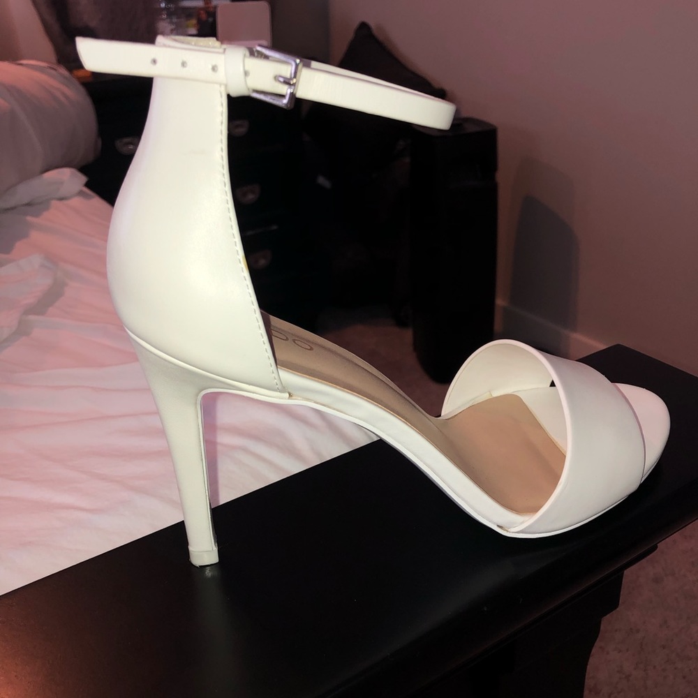 White Aldo 4” heel size 8 1/2